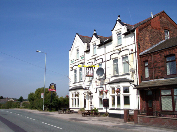 Photo 6"x4" The Queens public house Bickershaw Abram c2010