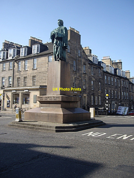 Photo 6"x4" Statue of Dr Thomas Chalmers Dean\/NT2474 c2010