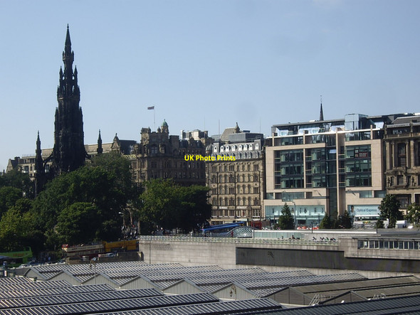 Photo 6"x4" View of the Scott Monument and Jenners in Princes Street Edinburgh c2010
