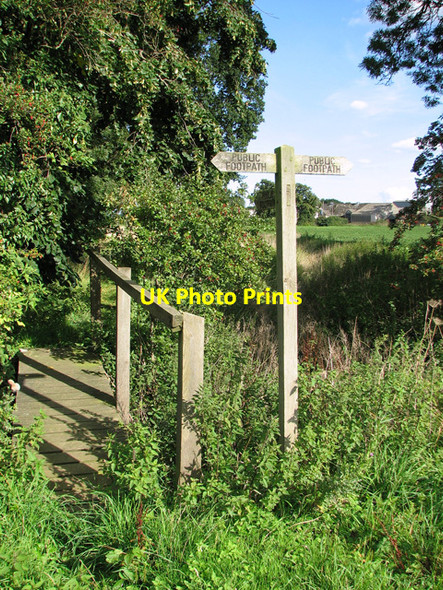 Photo 6"x4" Footpath signpost on the path to Redgrave Fen Street\/TM0579 c2010