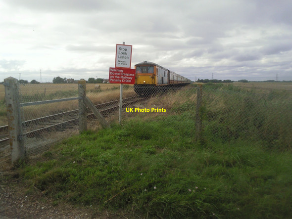Photo 6"x4" A special train approaches Caldecot Crossing Lydd c2010