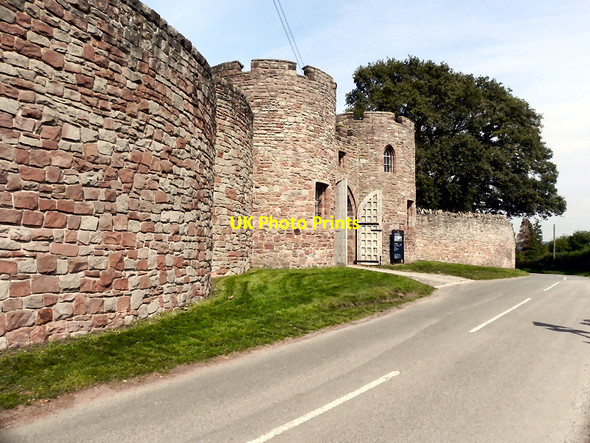 Photo 6"x4" Beeston Castle Lodge (Visitor Centre) Beeston\/SJ5458 c2010