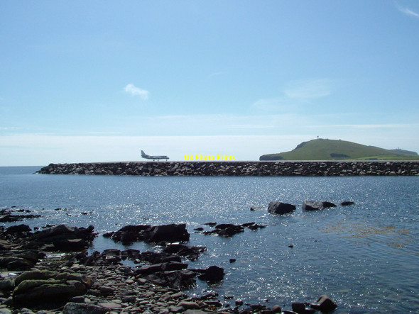 Photo 6"x4" Aircraft on take off run Eastshore c2010