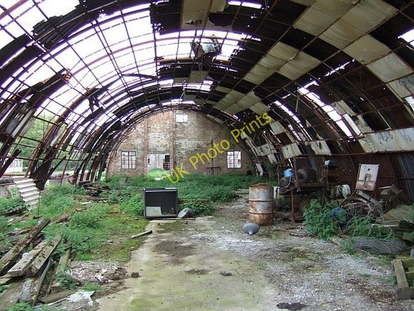Photo 6"x4" Marsworth Airfield (3) - Inside old Nissen Hut Gubblecote c2006
