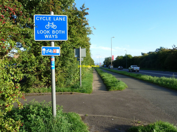 Photo 6"x4" Cycle path on the A 466, Chepstow Chepstow\/Cas-Gwent c2010