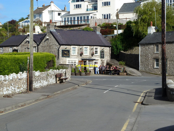 Photo 6"x4" Fox and Hounds pub, St. Bride's Major Pitcot\/SS8974 c2010