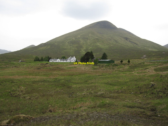 Photo 6"x4" Cluanie Inn and Sg\u00c3\u00b9rr an Fhuarail Cluanie Inn c2010