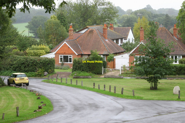 Photo 6"x4" Finchampstead, houses near St James' Church Finchampstead c2010