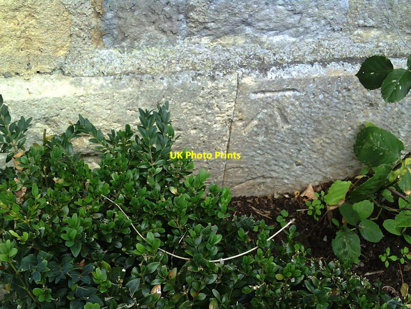 Photo 6"x4" Benchmark on Regency Cottage, Aylesbury Road Thame c2010