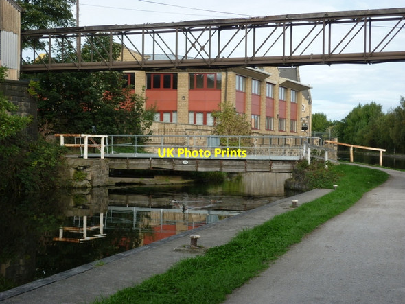 Photo 6"x4" Walking along the Leeds to Liverpool Canal #75 Horsforth c2010