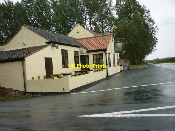 Photo 6"x4" The Stags Head at Lelley Lelley c2010