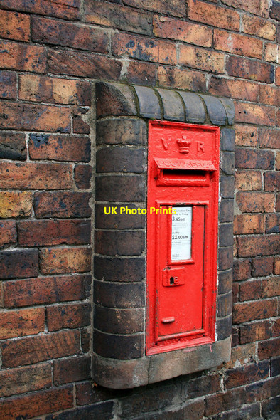 Photo 6"x4" Victorian wall postbox Much Wenlock c2010