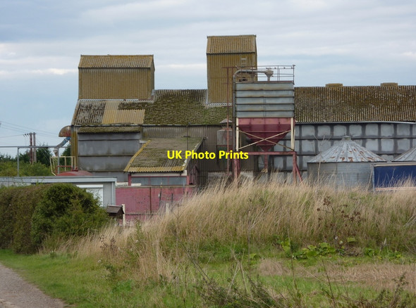 Photo 6"x4" Farm buildings near Weston Weston\/SK7767 c2010
