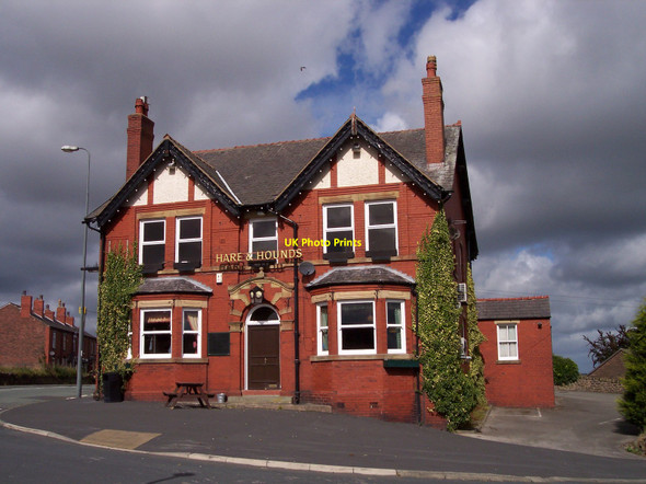 Photo 6"x4" The Hare and Hounds at Longshaw Billinge c2010