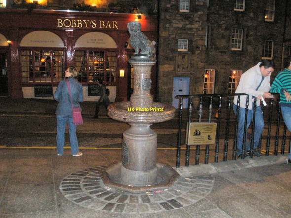 Photo 6"x4" Greyfriars Bobby Statue Edinburgh c2005