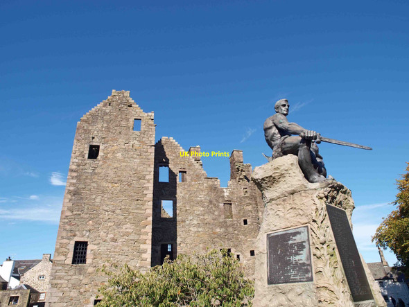 Photo 6"x4" Kirkcudbright Castle and War memorial Kirkcudbright c2010