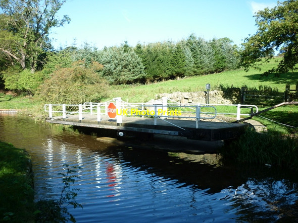Photo 6"x4" Walking along the Leeds to Liverpool Canal #272 Silsden c2010