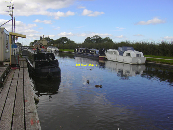 Photo 6"x4" Leeds-Liverpool Canal, Wheelton, Lancashire Johnson's Hillock c2010 P1