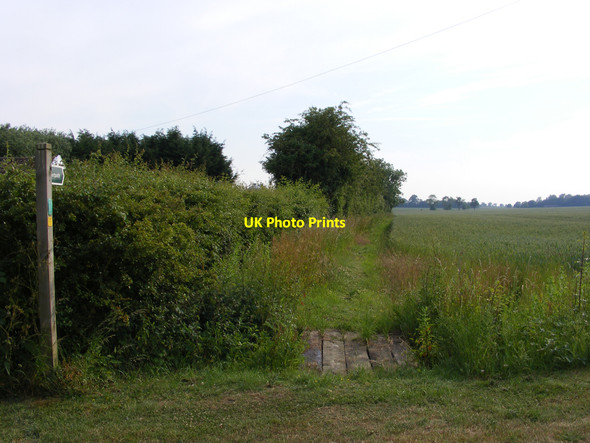 Photo 6"x4" Footpath heading away from Wangford Road, Cox Common Westhall\/TM4181 c2010