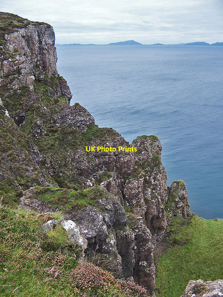 Photo 6"x4" Cliffs north of An Ceannaich Lower Milovaig c2010