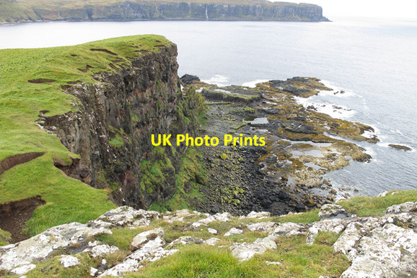 Photo 6"x4" Sea cliffs on Oronsay Fiskavaig c2010