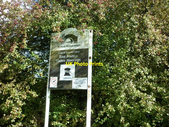 Photo 6"x4" Walking along the Leeds to Liverpool Canal #469 East Marton c2010
