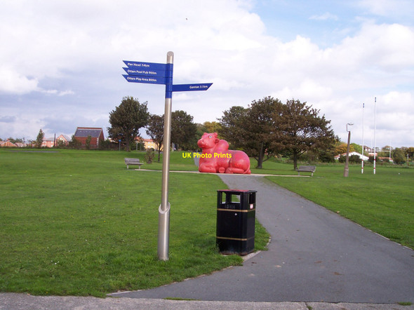Photo 6"x4" The Red Sitting Bull on Otterspool Promenade Aigburth c2010