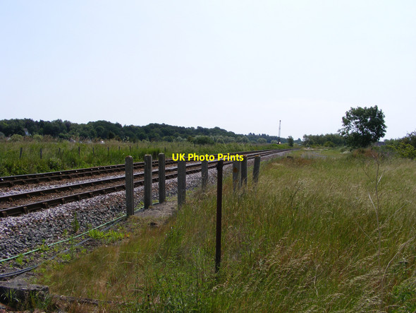 Photo 6"x4" Norwich-Lowestoft railway near Haddiscoe station St Olaves c2010