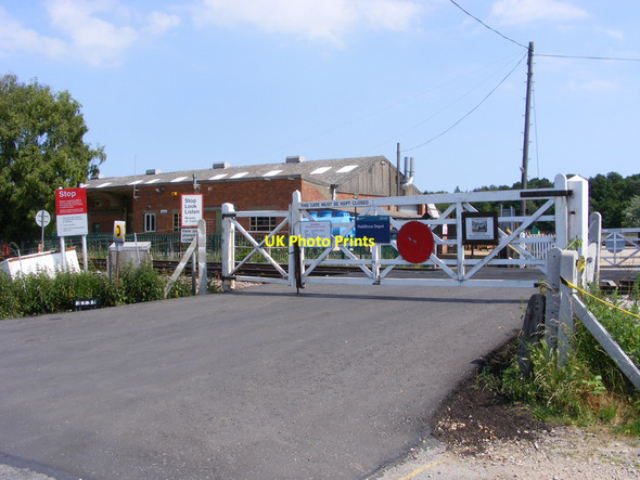 Photo 6"x4" No 49 River Board level crossing St Olaves c2010
