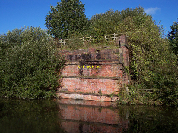 Photo 6"x4" Remains of The Great Central Railway bridge over the Leeds Liverpool Canal Golborne c2010