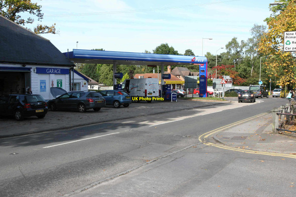 Photo 6"x4" Finchampstead - California Crossroads Finchampstead c2010