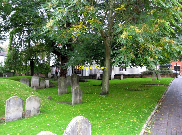 Photo 6"x4" Churchyard of Holy Trinity Church Guildford c2010