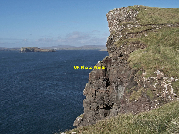 Photo 6"x4" Oronsay cliff Fiskavaig c2010