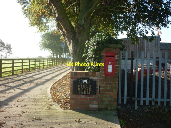 Photo 6"x4" The sign for Fieldhouse Farm, Thirtleby Bilton\/TA1633 c2010