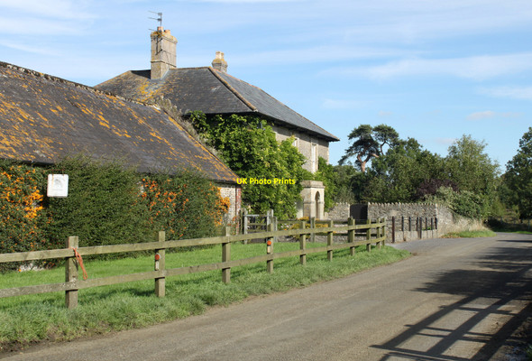 Photo 6"x4" 2010 : Witham Hall Farm and lane Witham Friary c2010