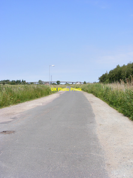 Photo 6"x4" The road from Haddiscoe station St Olaves c2010