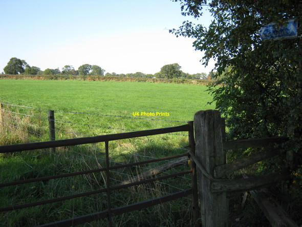 Photo 6"x4" Field footpath, Tamworth Road Moor Hall\/SP1298 c2010
