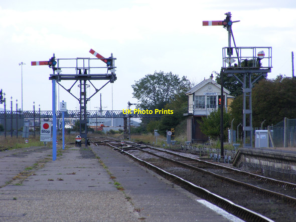 Photo 6"x4" Semaphore signals at Lowestoft station Lowestoft c2010