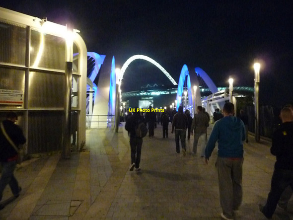 Photo 6"x4" London : Wembley - Footpath to the Stadium Wembley c2010