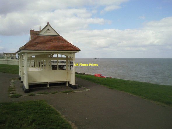 Photo 6"x4" Seafront shelter at Herne Bay Herne Bay\/TR1767 c2010
