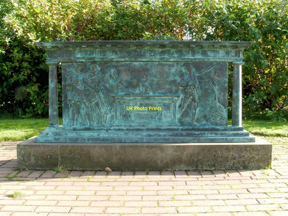 Photo 6"x4" The Alexander Wilson Memorial Paisley c2010