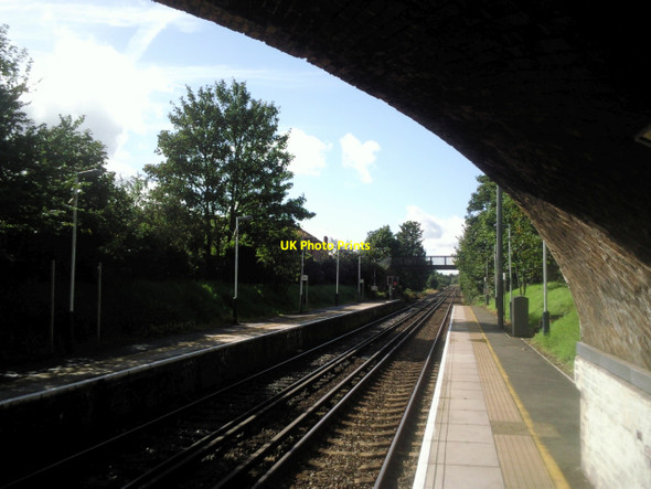 Photo 6"x4" Looking down the line from Brentford station Brentford c2010