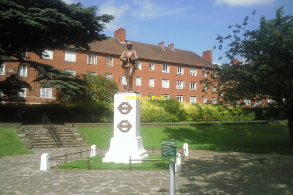 Photo 6"x4" Streatham War Memorial and Memorial Gardens Streatham c2010