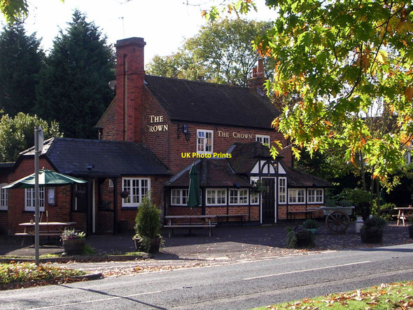 Photo 6"x4" The Crown pub, Burchetts Green Burchett's Green c2010