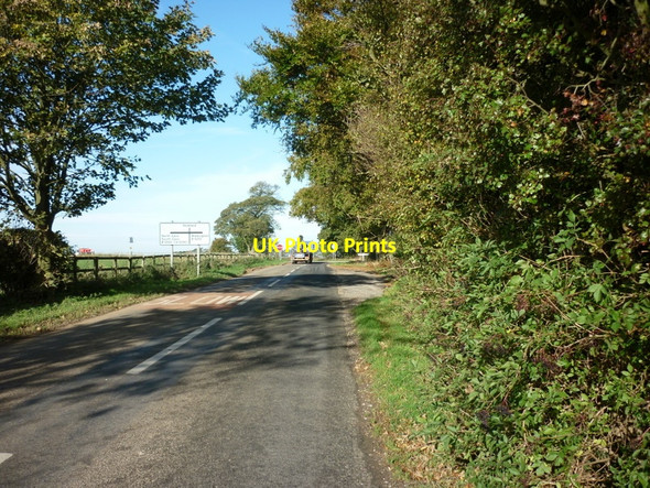 Photo 6"x4" Brick Dike Lane crosses over The Avenue (B1230) High Hunsley c2010