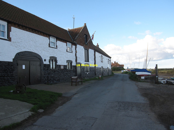 Photo 6"x4" Burnham Overy Staithe boathouse Burnham Overy Staithe c2010
