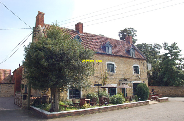 Photo 6"x4" The Hare & Hounds, Fulbeck, Lincolnshire Fulbeck\/SK9450 c2010