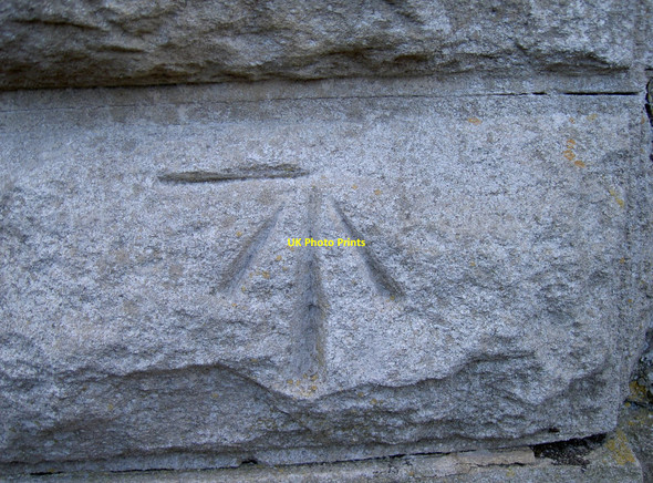 Photo 6"x4" Benchmark on a wall Bath\/ST7464 c2010