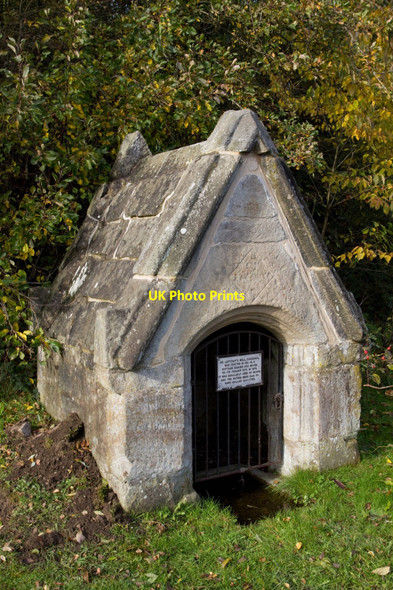 Photo 6"x4" St Anthony's Well Coxbench c2010