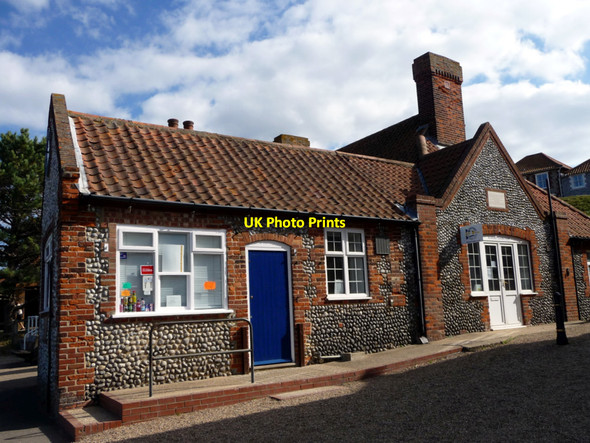 Photo 6"x4" Sailing Club Building, Blakeney, Norfolk Blakeney\/TG0243 c2009